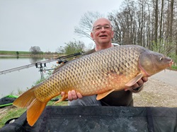 Günter mit einem schönen Karpfen